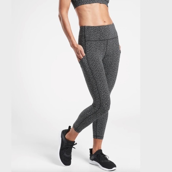 Athleta Pants - Athleta Ultimate Stash Pocket Textured 7/8 Tight